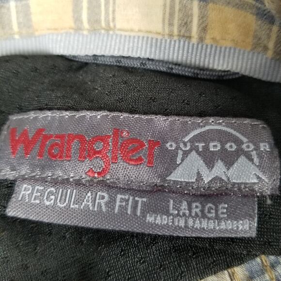 Wrangler Outdoor Blue Yellow Tan Plaid Snap Button Zipper Pocket  Size Large - Picture 3 of 3